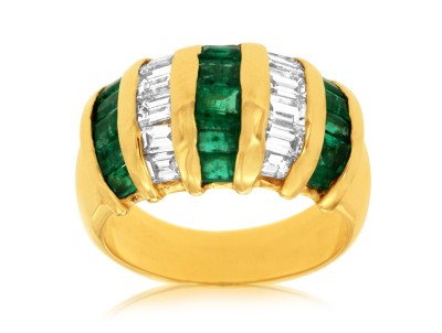 1.50cts Emerald and 1.00cts Diamonds 14k Yellow Gold Ring